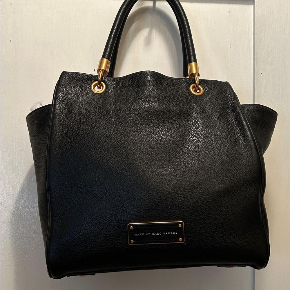 “MARC BY MARC JACOBS” BLACK LEATHER  TOTE BAG NWT